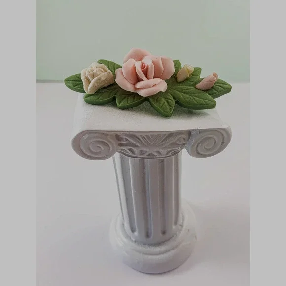 Avon Porcelain Petals Rose Pin - 1987 - Original Box - Touch of Vintage Romance! - Picture 4 of 6